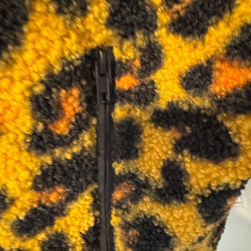 Free Nature Animal Design Zip Up LARGE - Picture 12 of 13